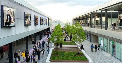 Staten Island Outlet Mall Aims to Defy the Retail Apocalypse