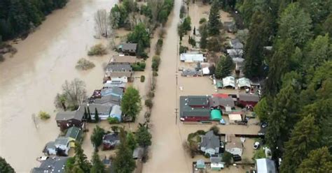 Hundreds trapped by floods in Northern California - CBS News