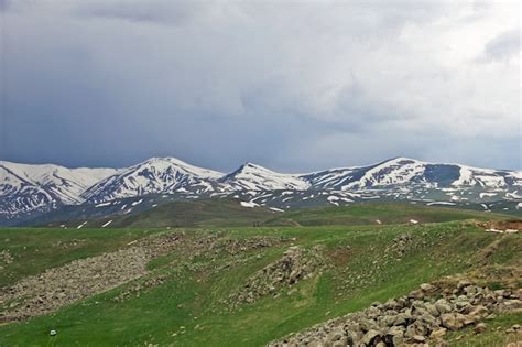 Premium Photo | The view on the mountains of the caucasus, armenia