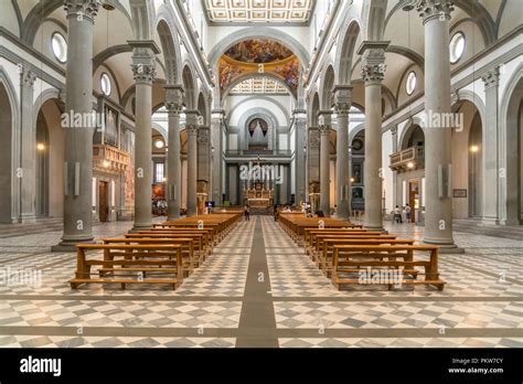 Innenraum der Basilica di San Lorenzo, Florenz, Toskana, Italien ...