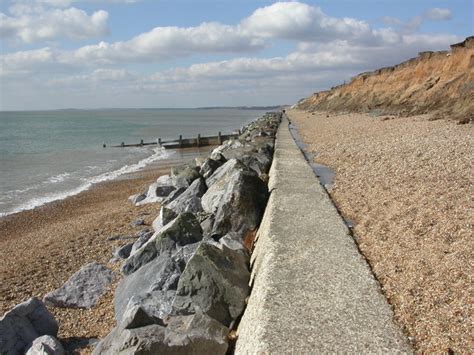 Milford on Sea, sea defences Photo | UK Beach Guide