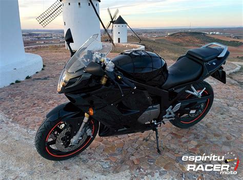 Moto del día: Hyosung GTR 250 - espíritu RACER moto