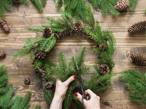 DIY Christmas Wreath: Crafting Wreaths From Evergreen Branches