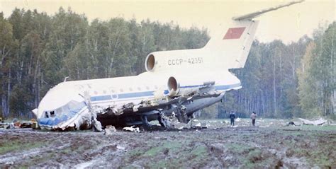 Crash of a Yakovlev Yak-42 in Sverdlovsk: 4 killed | Bureau of Aircraft Accidents Archives