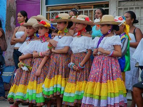 Traditional Clothing in Venezuela #fashionaroundtheworld | Traditional spanish clothing ...