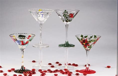 Christmas Martini Glasses | Christmas wine glasses hand painted, Christmas wine glasses, Painted ...