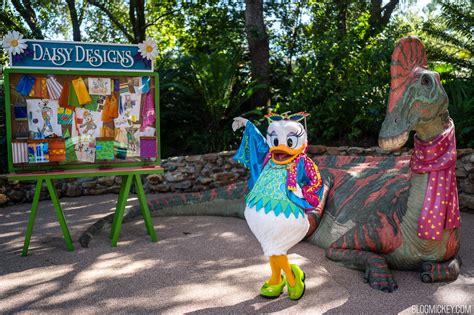 Donald Duck & Daisy Duck Meet and Greets Return to Donald's Dino-Bash ...