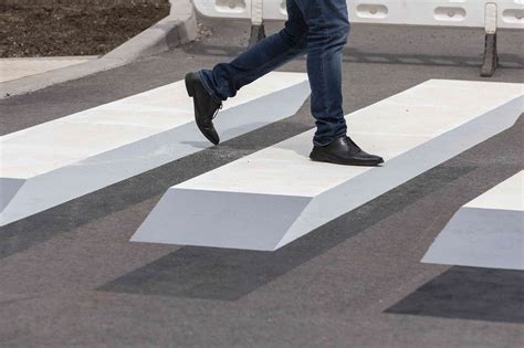 London Gets Its First 3D Crosswalk and It's a Traffic-Slowing Beauty