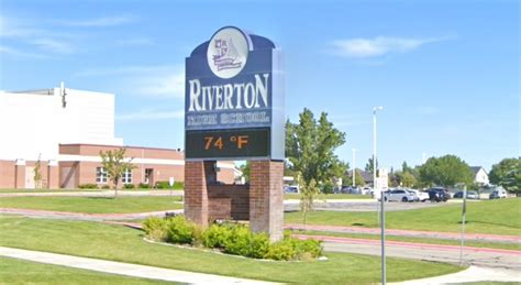 Over 1,000 students attend Prom at Riverton High School