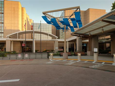 Kaiser Woodland Hills Hospital | Installations | 3form