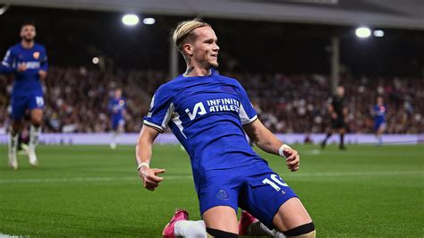 Mykhailo Mudryk Scores First-Ever Chelsea Goal Against Fulham in 2-0 ...