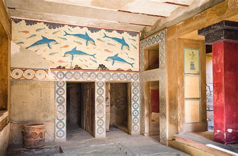 This Minoan Palace Has the Oldest Throne Room in Europe