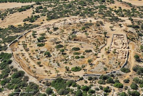 Archaeologists Find Artifacts From Time Of Biblical King David And Solomon's Temple | Solomons ...