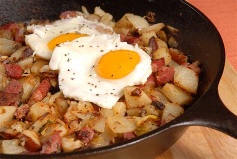 Corned Beef Hash and Eggs Recipe - Sauder's Eggs