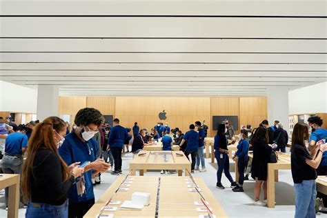 Apple settles lawsuit for $30.5 million for forcing retail employees to security bag checks [U ...