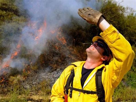 Firefighters struggle to contain Santa Barbara blaze