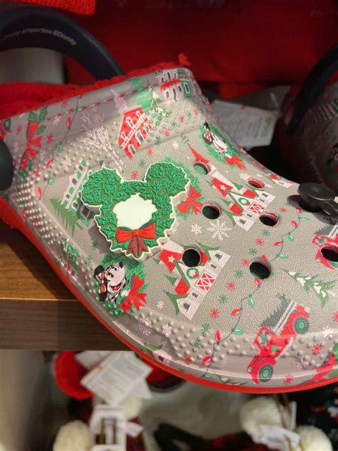 Disney Christmas Crocs? Oh Yes! #DisneyHolidays