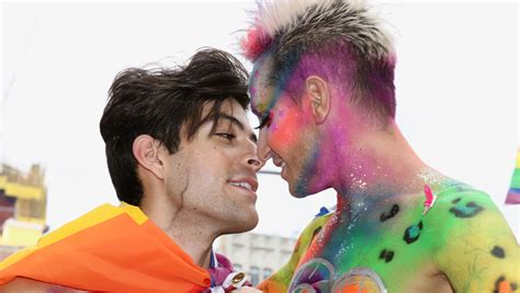 Frankie Grande Shares Kiss with Boyfriend Hale Leon on World Pride Parade Float! | Frankie ...