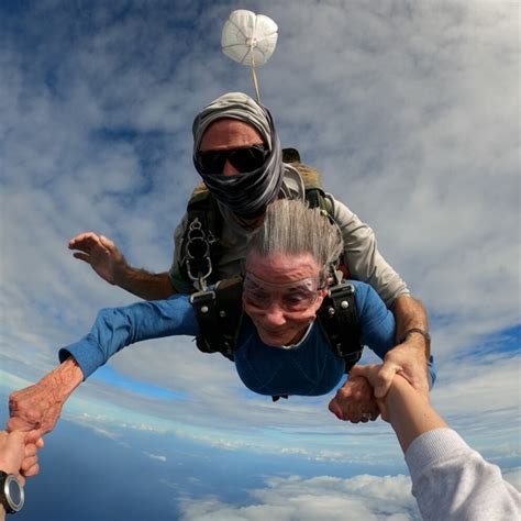 Video Watch this incredible video of 94-year-old going skydiving - ABC News