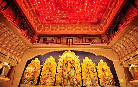 10 Famous Kolkata Durga Puja Pandals