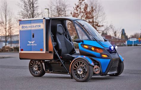 Трехколесный электромобиль Arcimoto Deliverator предназначен для ...