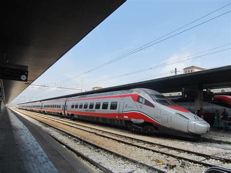 Italian high speed "Pendolino" at Venezia Santa Lucia. : r/ailways