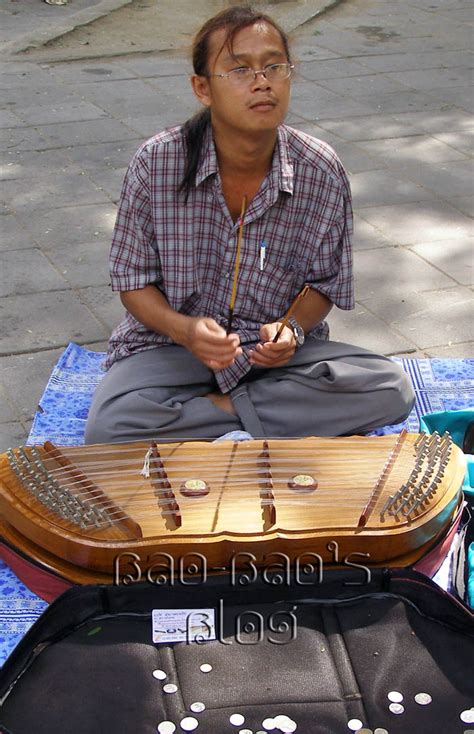 Bao-Bao's Blog: Street Musicians: The Khim Player