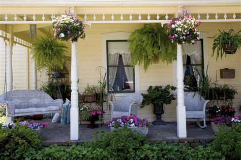 22 Front Porch Garden Ideas (Photos)