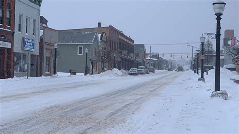 Michigan's Upper Peninsula buried in record snowfall