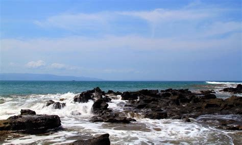 20 Wisata Pantai di Sukabumi Paling Hits Dikunjungi - iTrip