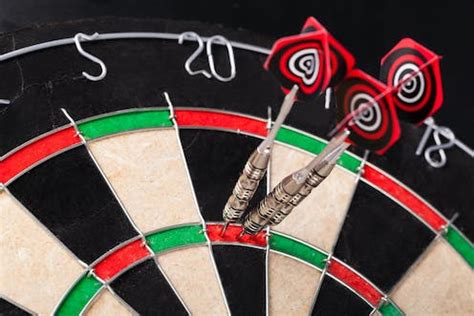 Why the dartboard looks like it does, and how bad players can do better