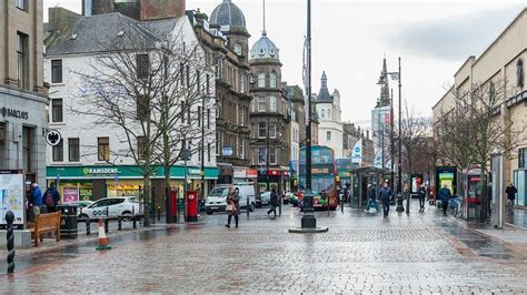 Dundee could be UK's first 'living wage' city - BBC News