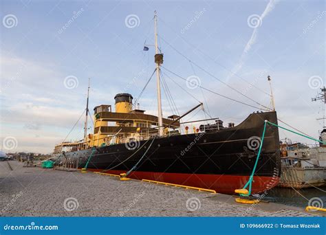 The Icebreaker Suur Toll in Seaplane Harbor. Editorial Photography ...