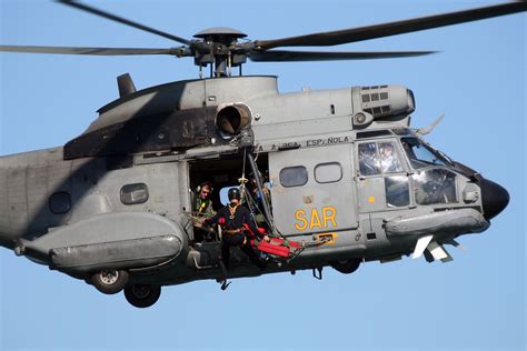 UN HELICÓPTERO SUPER PUMA DEL 802 ESCAUDRÓN DEL SAR REALIZÓ EL PRIMER RESCATE NOCTURNO DE ...