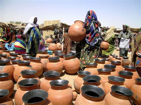 Songhay pottery gorom gorom market - Poterie — Wikipédia Africa Tour ...