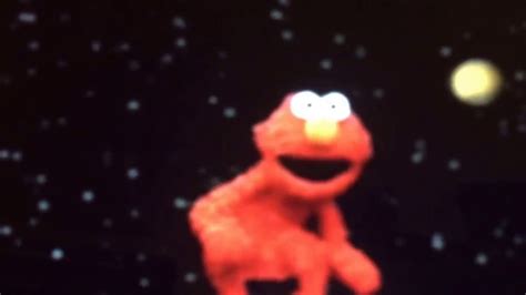 Happy birthday dancing singing elmo - YouTube