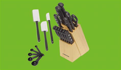 There's nothing dull about this $19 knife block set at Amazon
