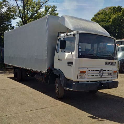 Left hand drive Renault Midliner S100 7.7 Ton tilt truck. | Simply Exports
