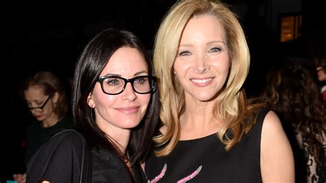 'Friends' costars Courteney Cox and Lisa Kudrow reunite in cheeky Instagram photo | The Union ...