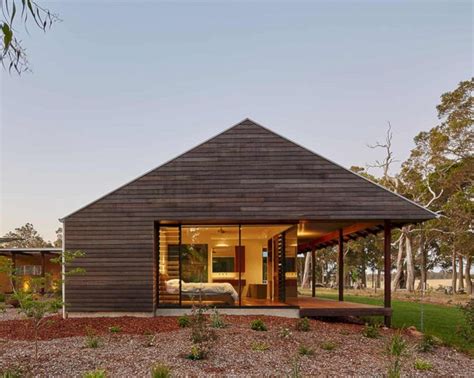 Farm House: A Modern Australian Farmhouse with Climate and Features Technologies