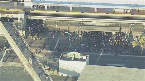 Protest through Oakland prompts BART station closures - ABC7 San Francisco