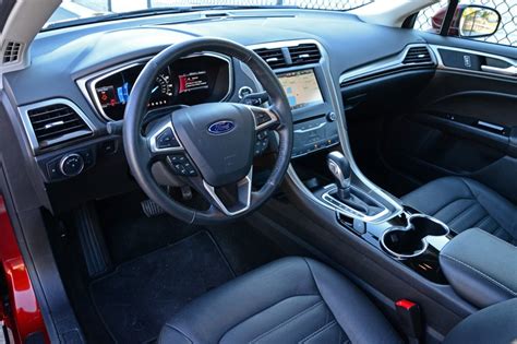 2015-ford-fusion-se-dashboard : Automotive Addicts