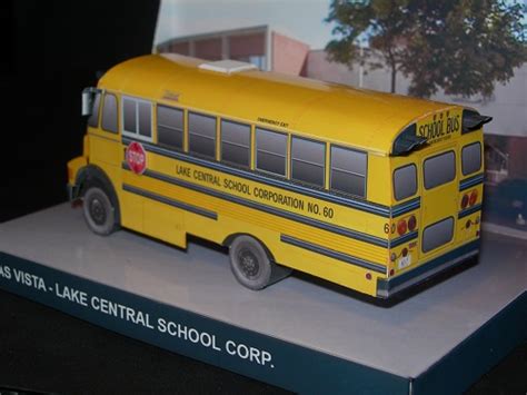 Thomas Vista School Bus - Paperdiorama - Donwload Free Paper Model