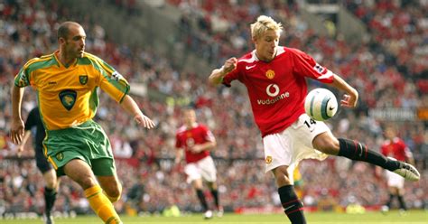 Recalling Alan Smith's stunning Man Utd debut goal: 'Vintage Mark Hughes'