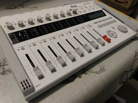 Zoom R16 Recorder/Interface/Controller. Boxed w/SD Card. £200/180/170 ...