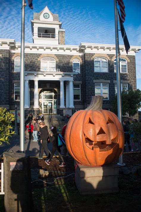 Photos: 'Spirit of Halloweentown' celebrates spooky season in St. Helens, Oregon | KATU