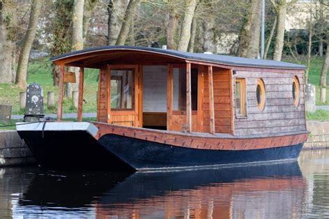 Shanty boat #howtobuildaboat | House boat, Boat building, Wooden boat plans