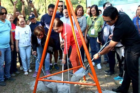 Breaking ground for the Wetland Centre Strata at the Las Piñas ...