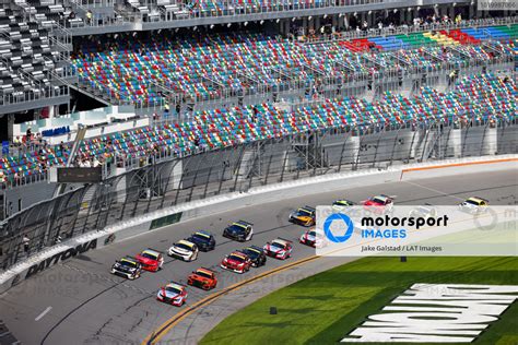 TCR Start Green Flag | Daytona 24 Hours | Motorsport Images