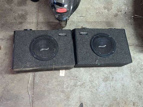 2 Kenwood Speakers - Baer Auctioneers - Realty, LLC